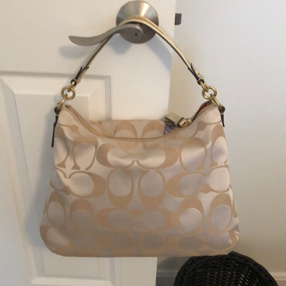 Purse - Picture 2 of 3